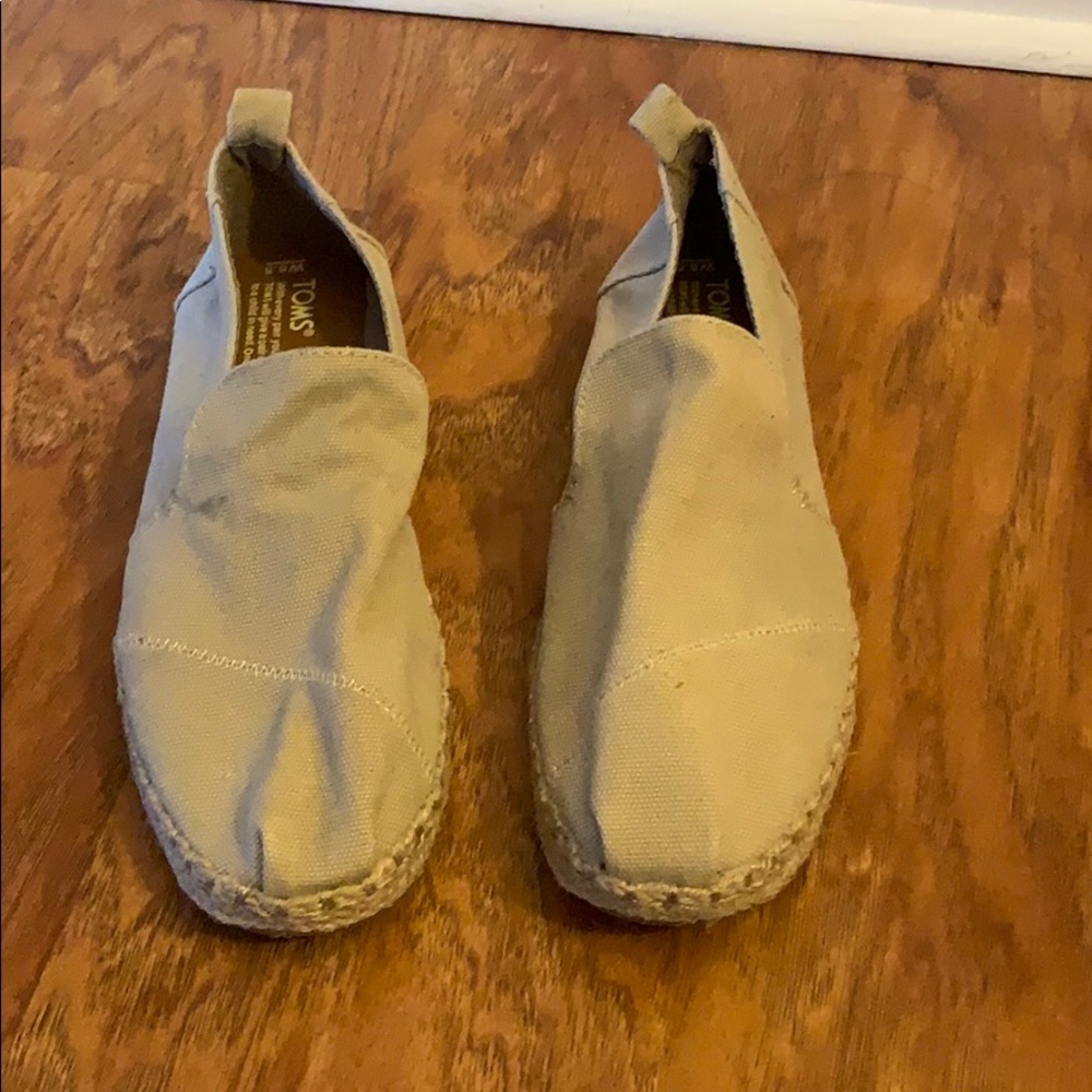 Brand new TOMS